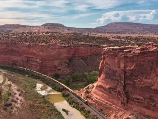 rm21_rtr_train_exterior_ruby_canyon_edit.jpg