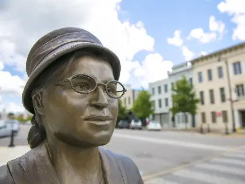 rosa-parks-statue-on-dexter-ave.-montgomery_45.jpg