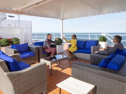public-space_vii25-sundeck4r-m.jpg